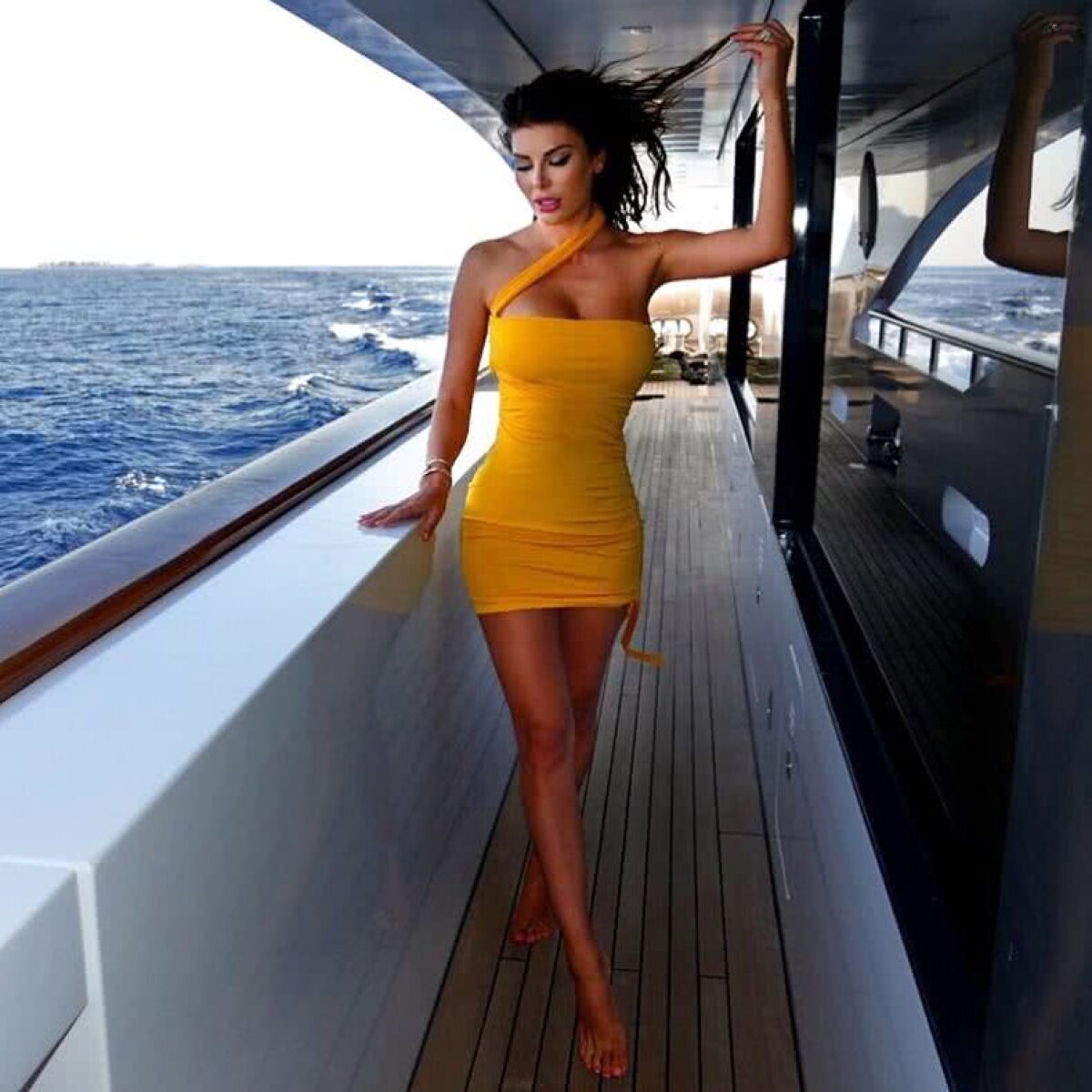 FOTO WOOOW Pe ea o poate pierde Dragoș Săvulescu! Cum arată soția fostului acționar dinamovist, dat în urmărire generală