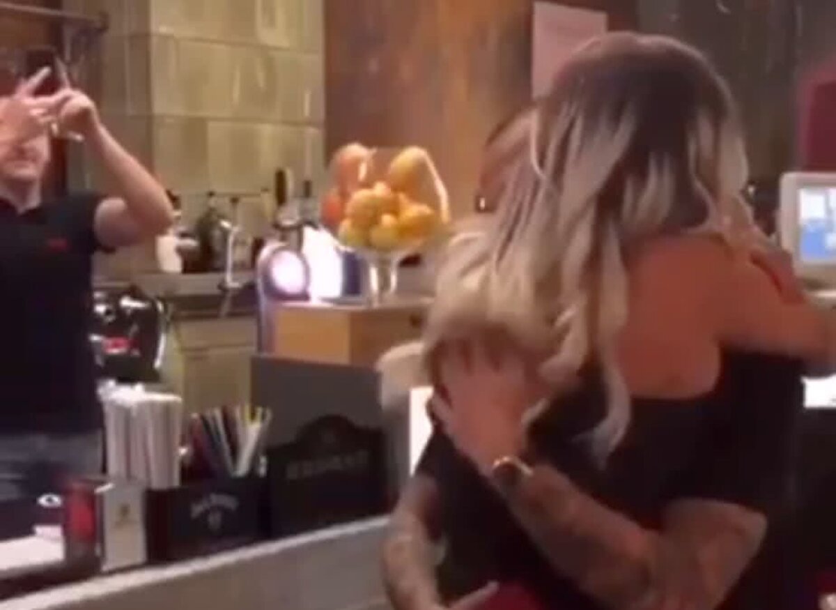 FOTO Alexandru Mitriță și-a cerut iubita în căsătorie » „Barbie” a spus DA