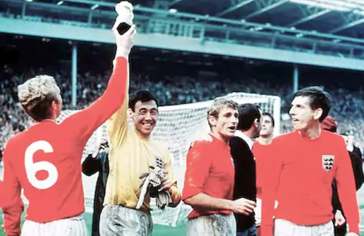 GORDON BANKS // GALERIE FOTO + VIDEO A murit Gordon Banks, eroul fazei cu Pele, considerată cea mai spectaculoasă paradă din istoria fotbalului!