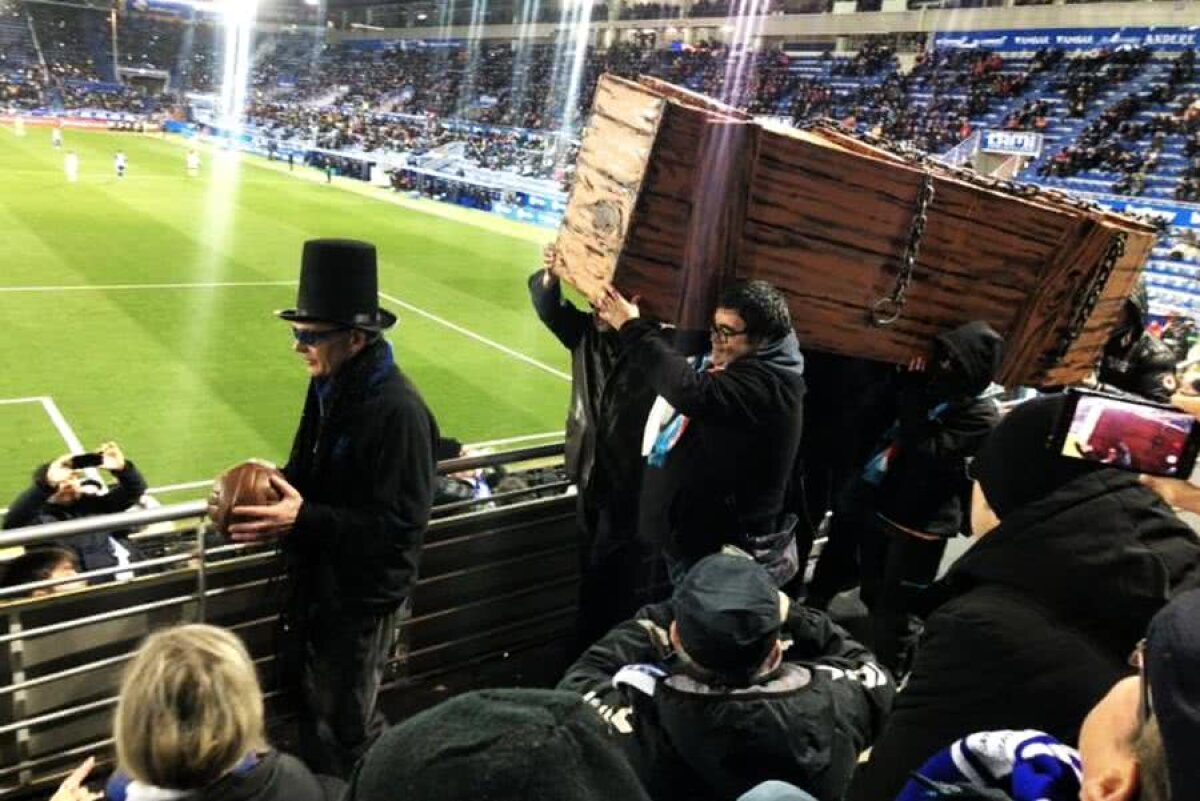 LA LIGA // VIDEO+FOTO Imagini MACABRE în La Liga: fanii au protestat și au venit cu un sicriu pe stadion!