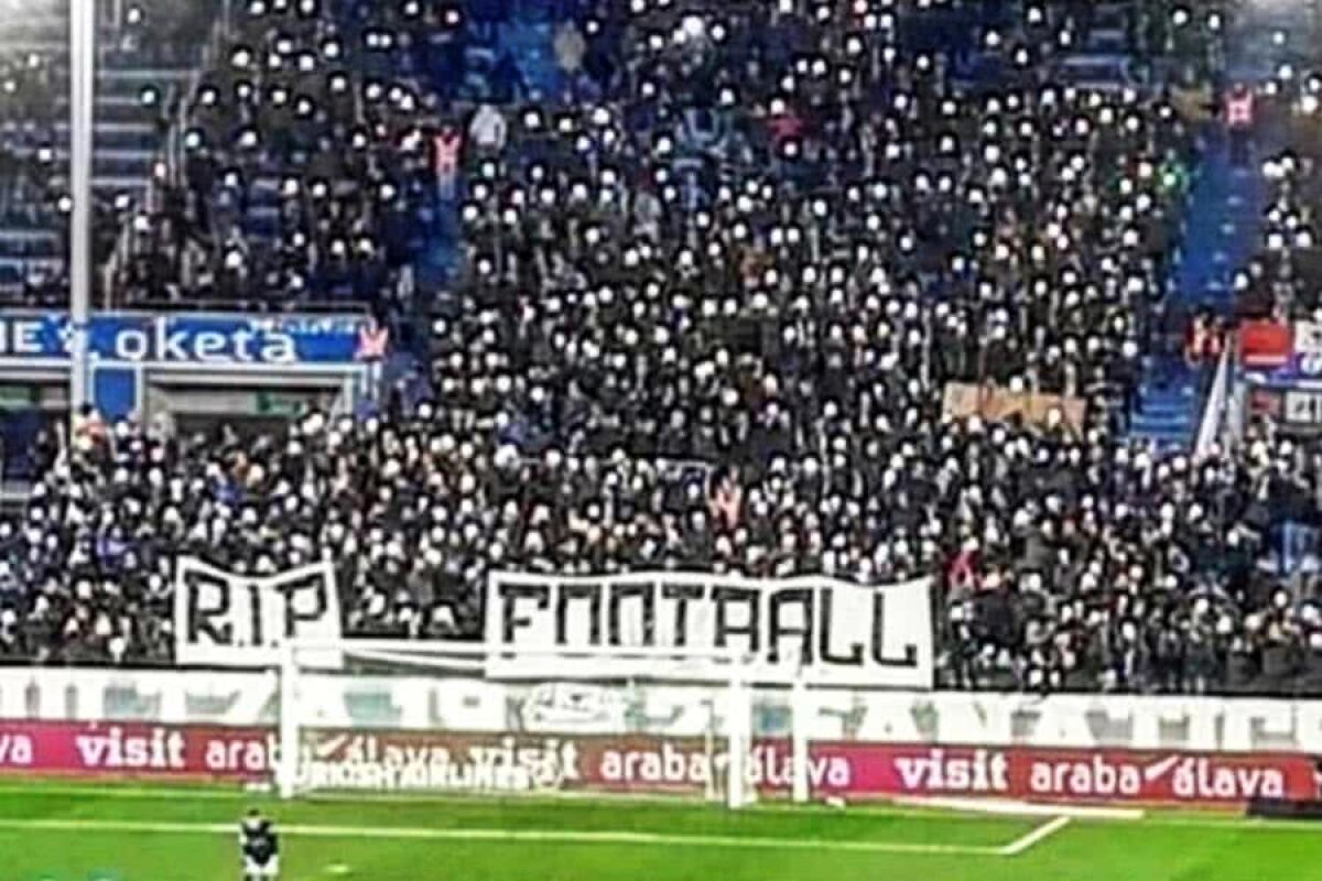 LA LIGA // VIDEO+FOTO Imagini MACABRE în La Liga: fanii au protestat și au venit cu un sicriu pe stadion!