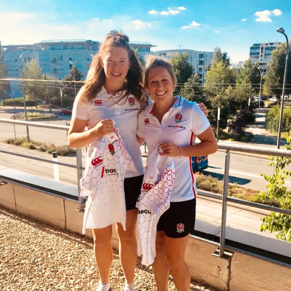 VIDEO + FOTO Două jucătoare de rugby răspund la cea mai enervantă întrebare: „Toată lumea vrea să știe dacă suntem sau nu lesbiene!”