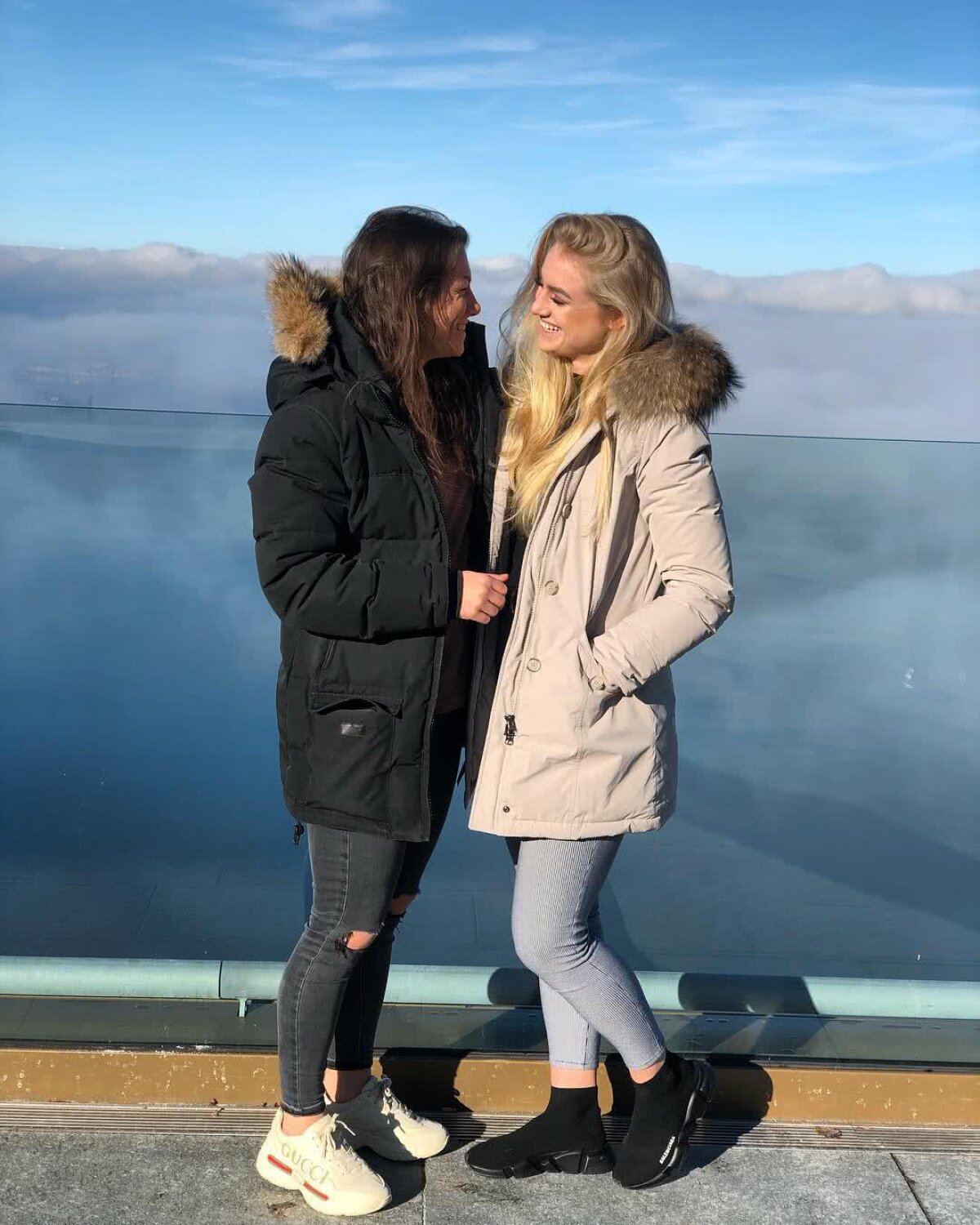 FOTO Rivale în Premier League, iubite în viața reală » Spectaculoasa relație dintre două fotbaliste elvețiene a atras atenția BBC