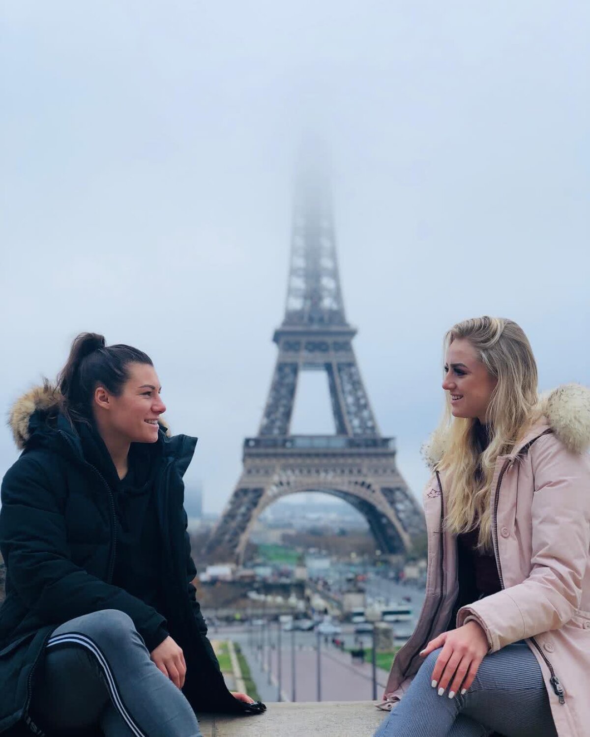 FOTO Rivale în Premier League, iubite în viața reală » Spectaculoasa relație dintre două fotbaliste elvețiene a atras atenția BBC