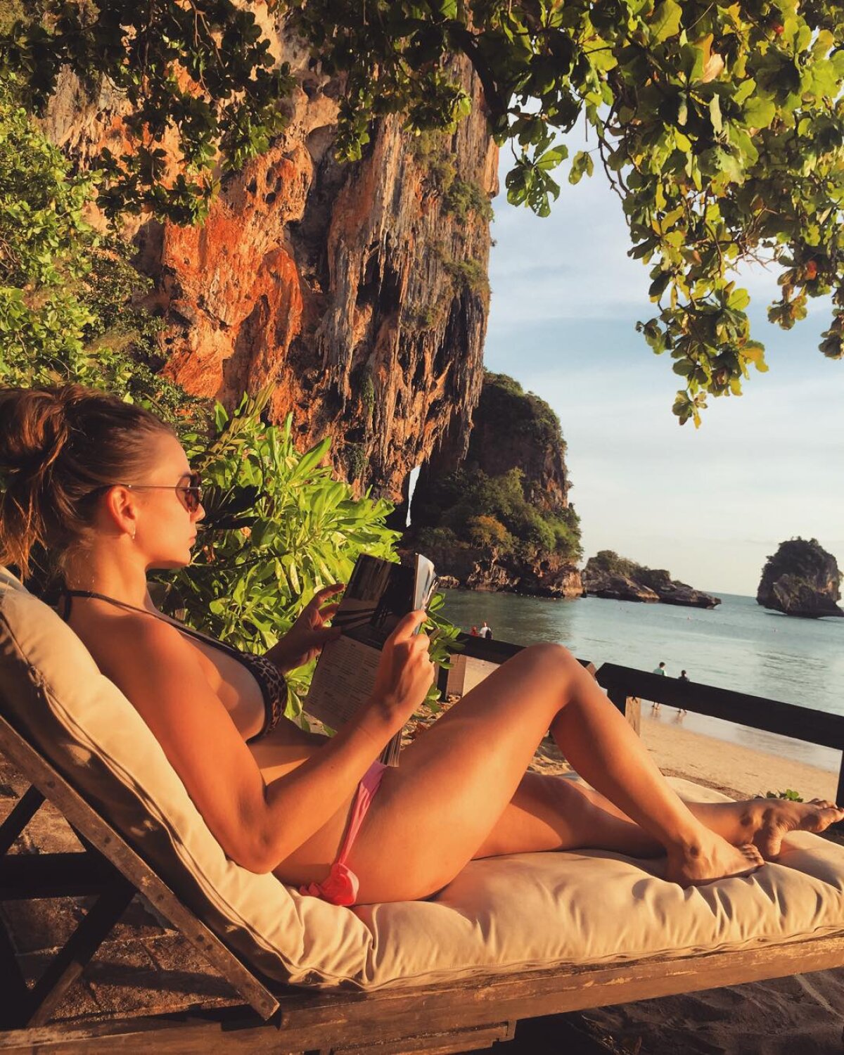 FOTO Poți da vina pe ea? Un fotomodel vrea să își convingă iubitul să se transfere de la Bayern la Barcelona