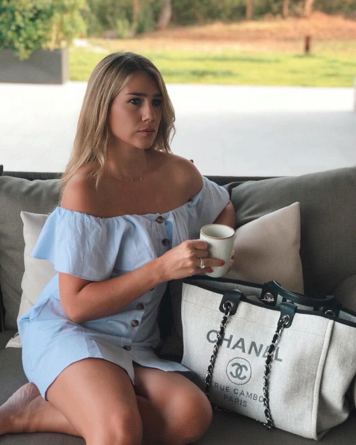 FOTO Poți da vina pe ea? Un fotomodel vrea să își convingă iubitul să se transfere de la Bayern la Barcelona