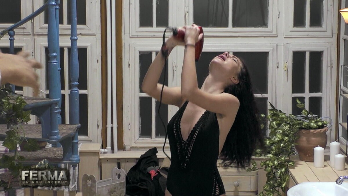 FOTO Surprinsă de camerele de supraveghere într-un show erotic la oră de maximă audiență » Otilia a renunțat la haine și a țipat de plăcere!