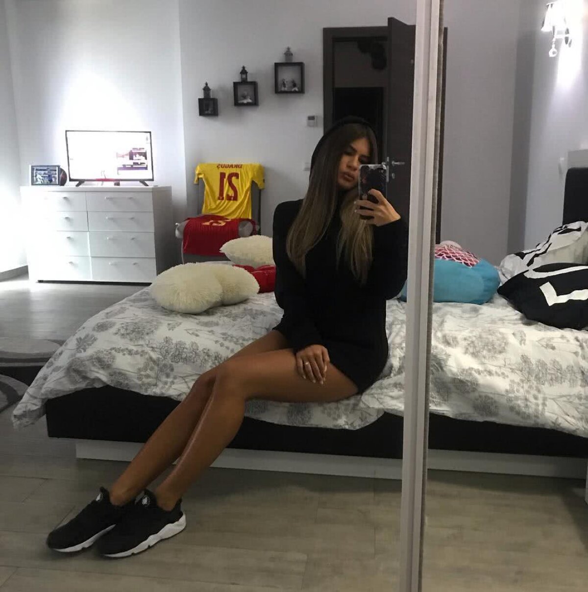 VIDEO + FOTO Ea e motivul căderii lui Drăguș? Puștiul minune al lui Hagi, filmat și fotografiat dezbrăcat în pat cu iubita 