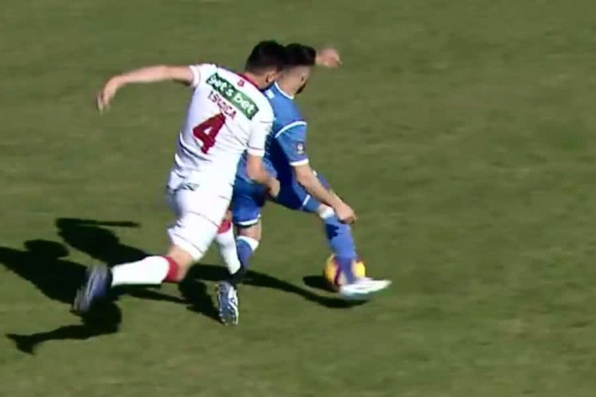 HERMANNSTADT - CSU CRAIOVA // VIDEO + FOTO Greșeală de arbitraj la Hermannstadt - Craiova » Iertat de „roșu” după o intrare VIOLENTĂ cu talpa!
