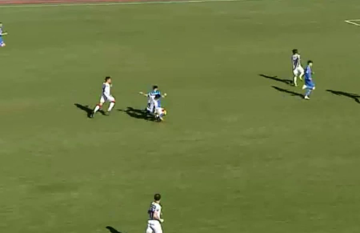 HERMANNSTADT - CSU CRAIOVA // VIDEO + FOTO Greșeală de arbitraj la Hermannstadt - Craiova » Iertat de „roșu” după o intrare VIOLENTĂ cu talpa!