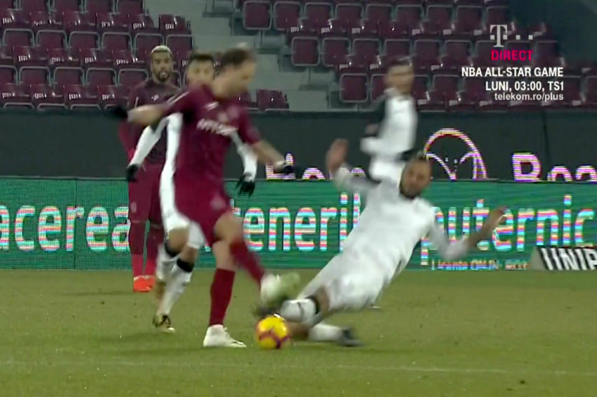 VIDEO + FOTO Două faze controversate în prima repriză la CFR - Astra! Duckadam e convins că Bîrsan a greșit pro CFR 