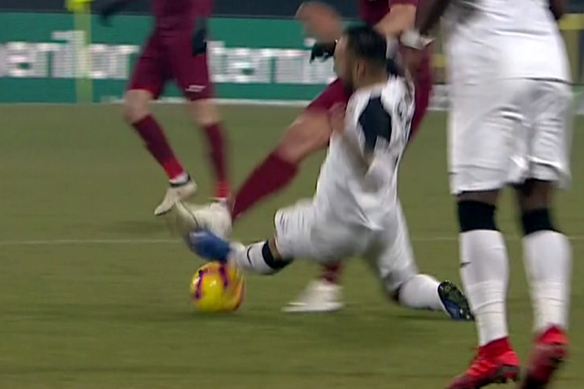 VIDEO + FOTO Două faze controversate în prima repriză la CFR - Astra! Duckadam e convins că Bîrsan a greșit pro CFR 