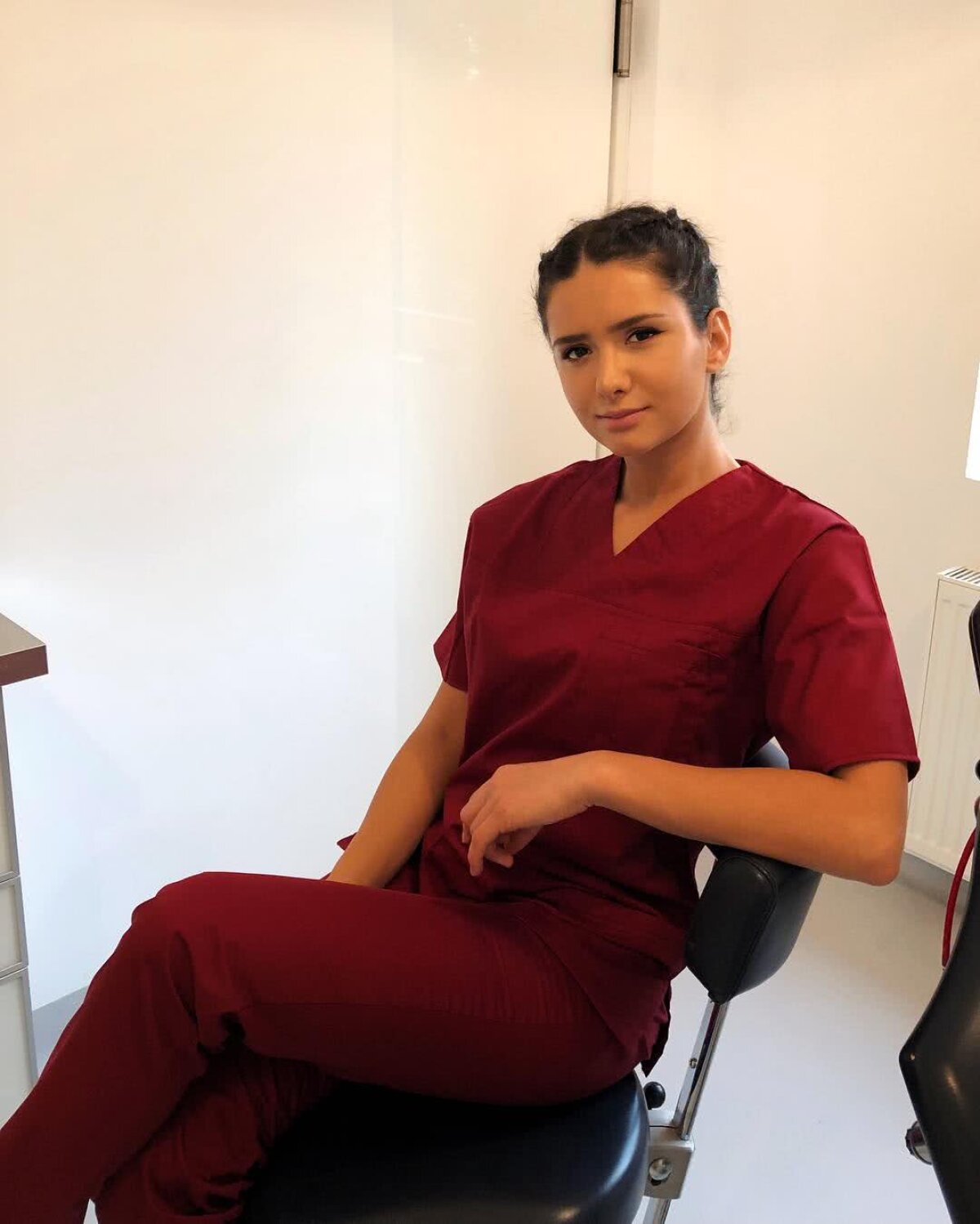 FOTO Studenta la medicină care i-a furat inima lui Răzvan Marin » Imagini spectaculoase cu și fără halat :) 