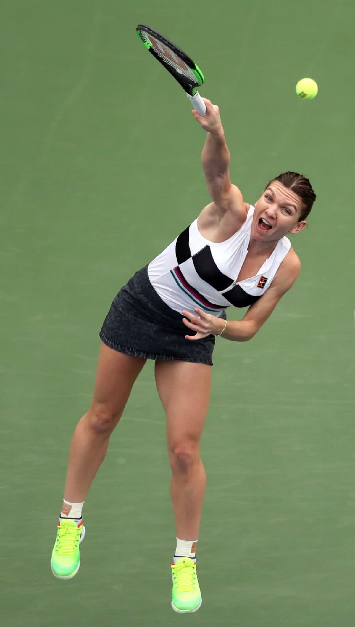 SIMONA HALEP - EUGENIE BOUCHARD // VIDEO + FOTO Emoții doar în setul I: Simona o învinge clar pe Bouchard și avansează la Dubai » Cu cine va juca în turul III