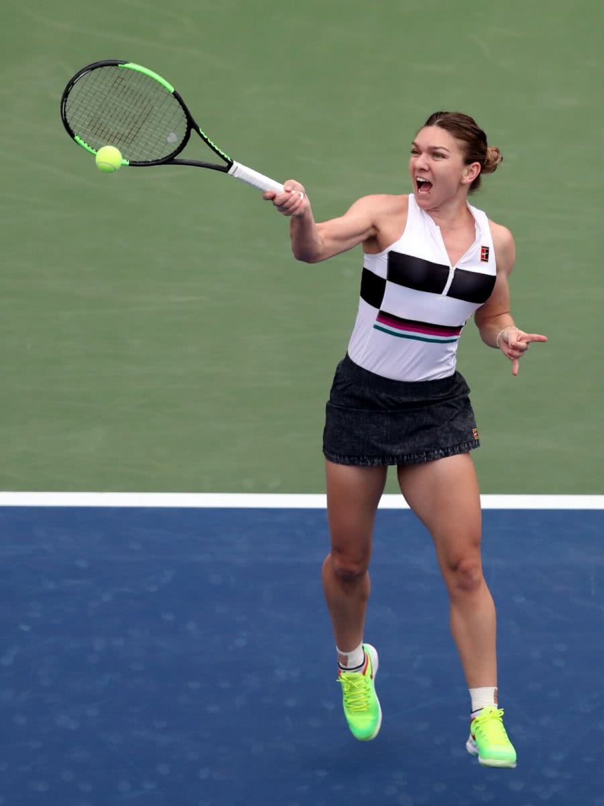 SIMONA HALEP - EUGENIE BOUCHARD // VIDEO + FOTO Emoții doar în setul I: Simona o învinge clar pe Bouchard și avansează la Dubai » Cu cine va juca în turul III