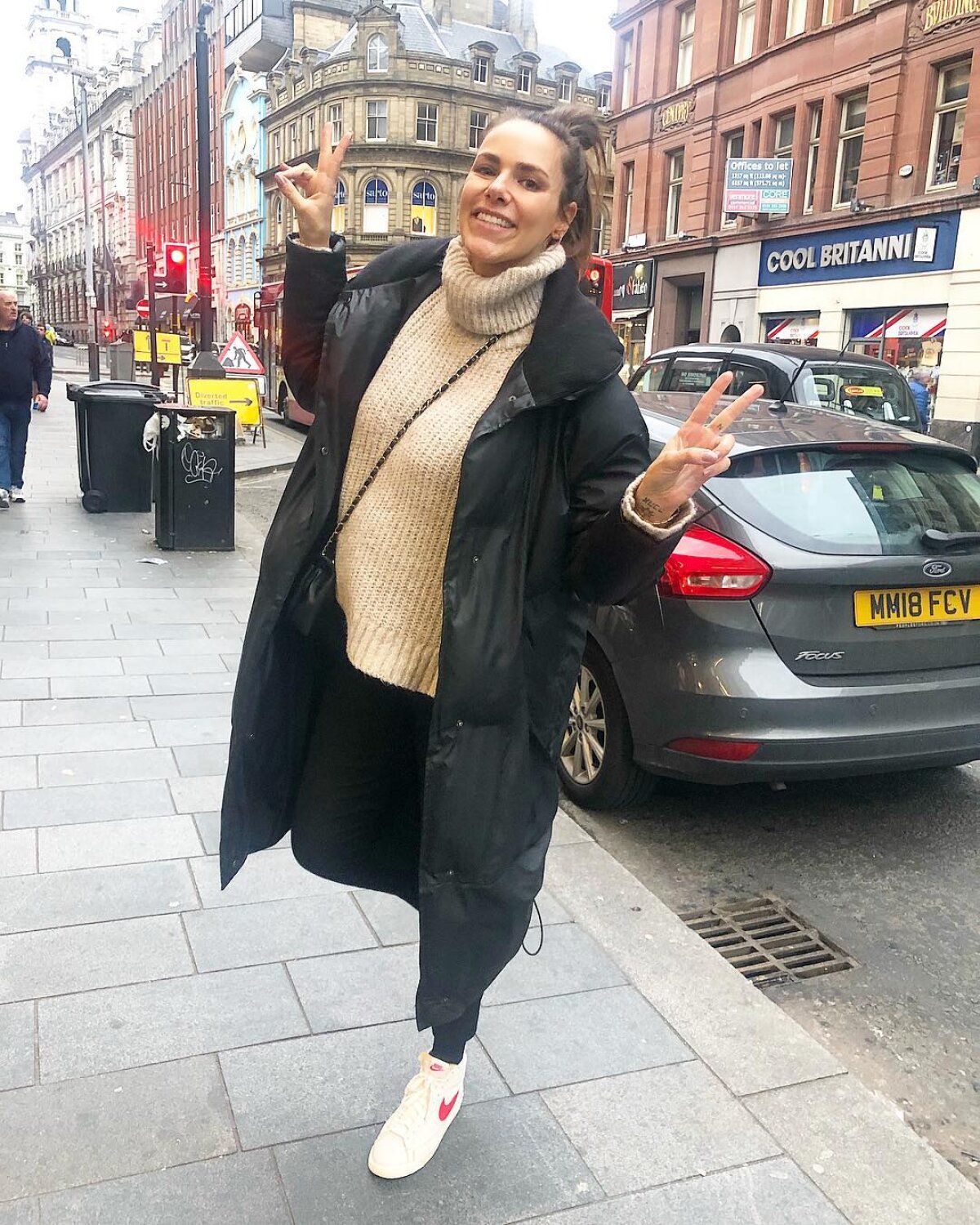 FOTO Gafă la Sky » Cine e sexy-jurnalista care a devenit persona non grata pe Allianz Arena