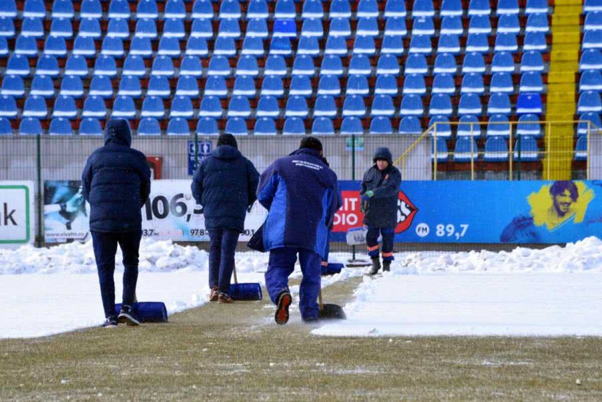 FOTO Mobilizare la Botoșani, unde gazonul a fost acoperit de zapadă! Apel făcut de club catre suporteri