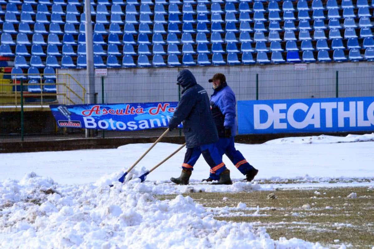 FOTO Mobilizare la Botoșani, unde gazonul a fost acoperit de zapadă! Apel făcut de club catre suporteri