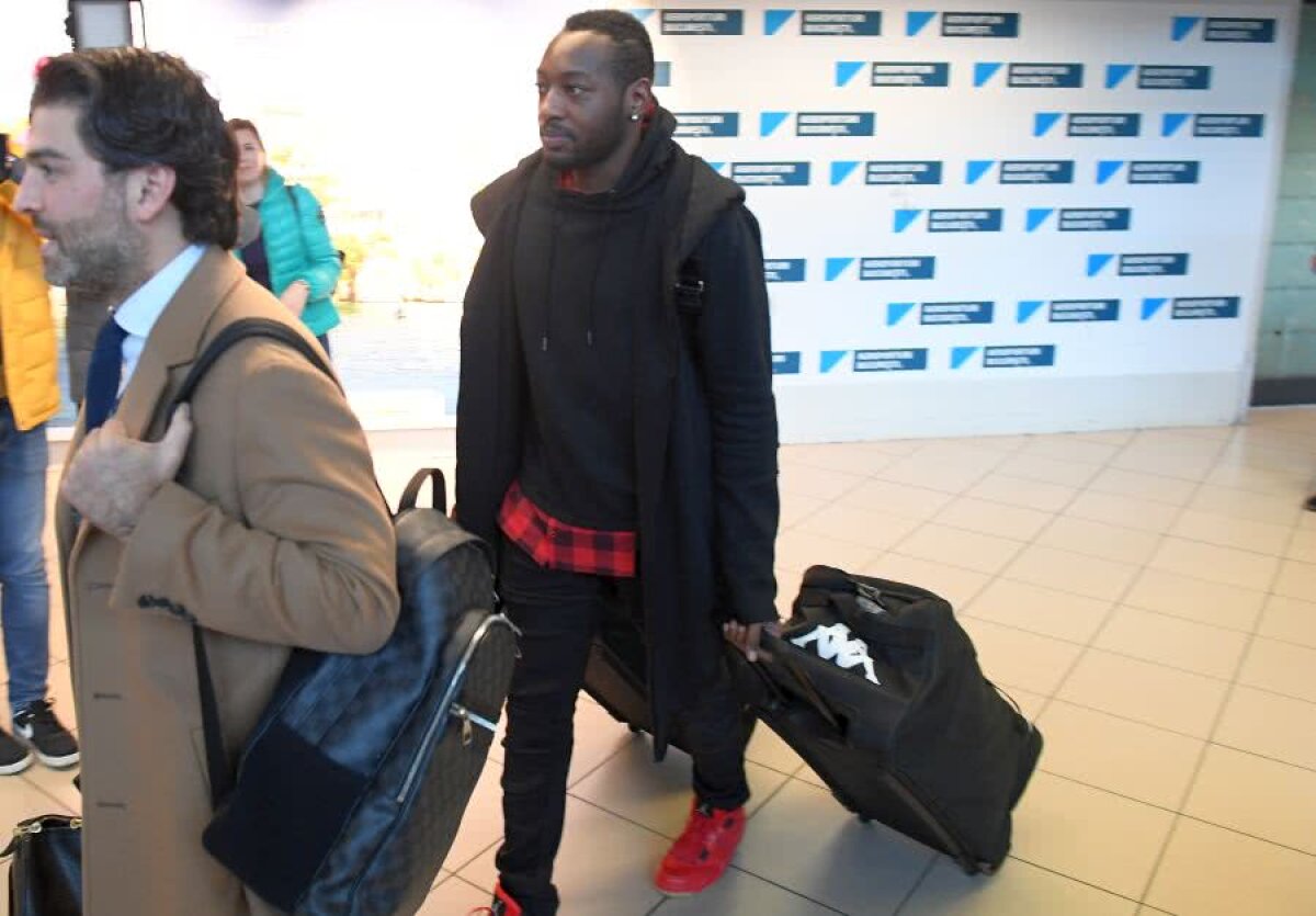 VIDEO+FOTO Parfait Mandanda a ajuns în România » Un stelist l-a convins să semneze cu Dinamo: „Mă cunosc cu el, mi-a vorbit frumos despre România”