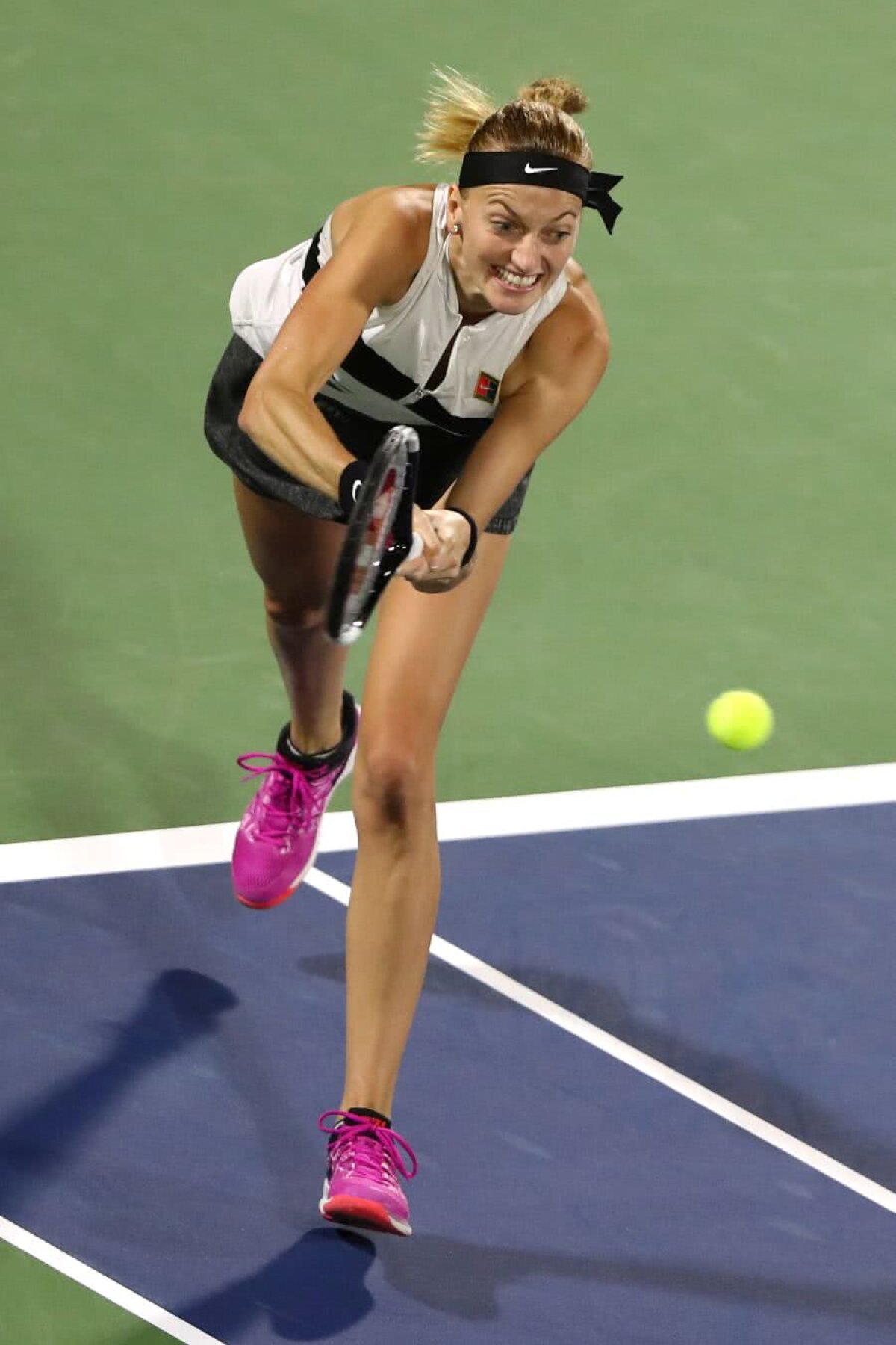 VIDEO + FOTO Simona Halep rămâne pe locul 2! Bencic, parcurs FABULOS încununat cu titlul de la Dubai