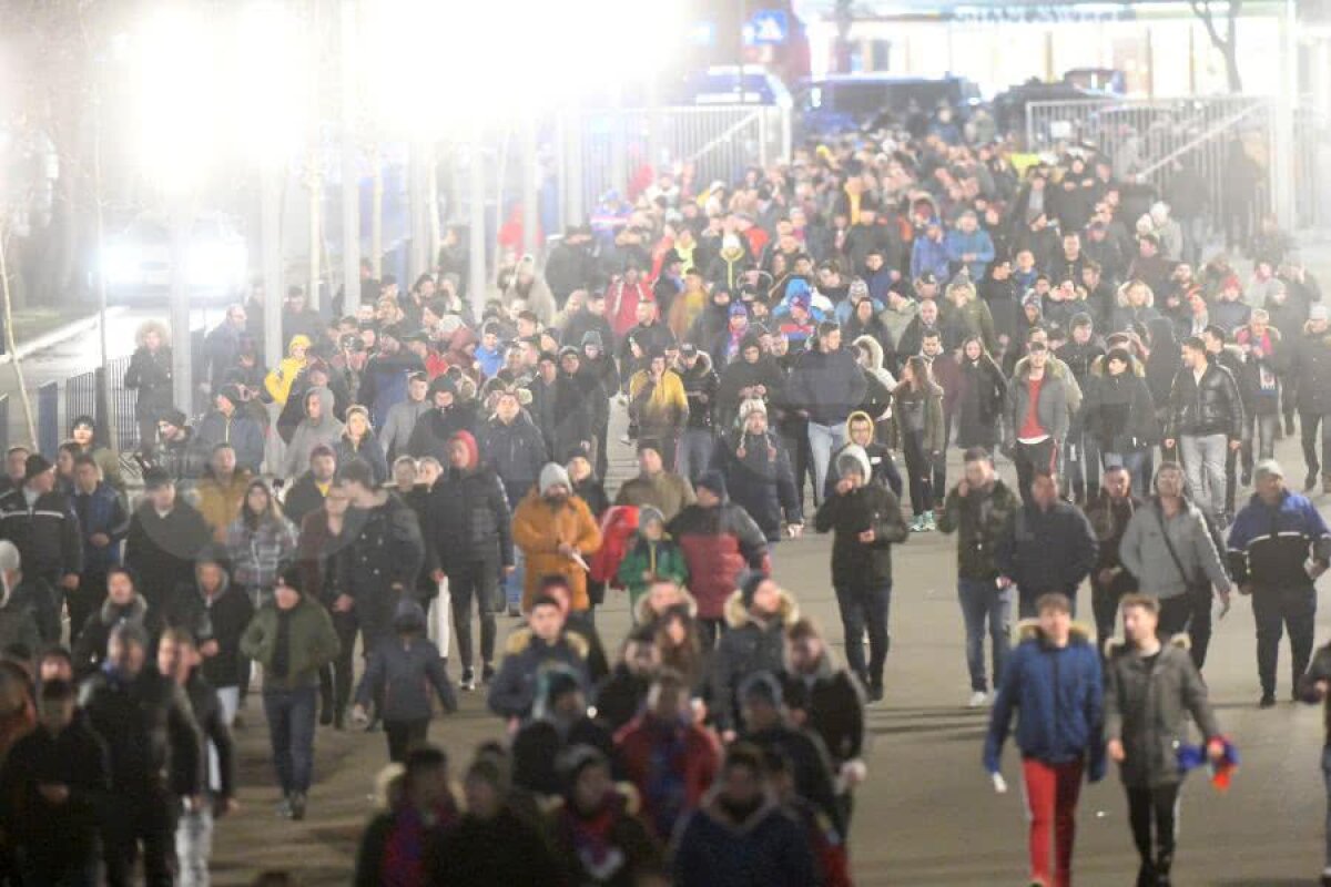 FCSB - CS U CRAIOVA // VIDEO + FOTO Atmosferă de zile mari pe Arena Națională! Oltenii, spectacol pirotehnic