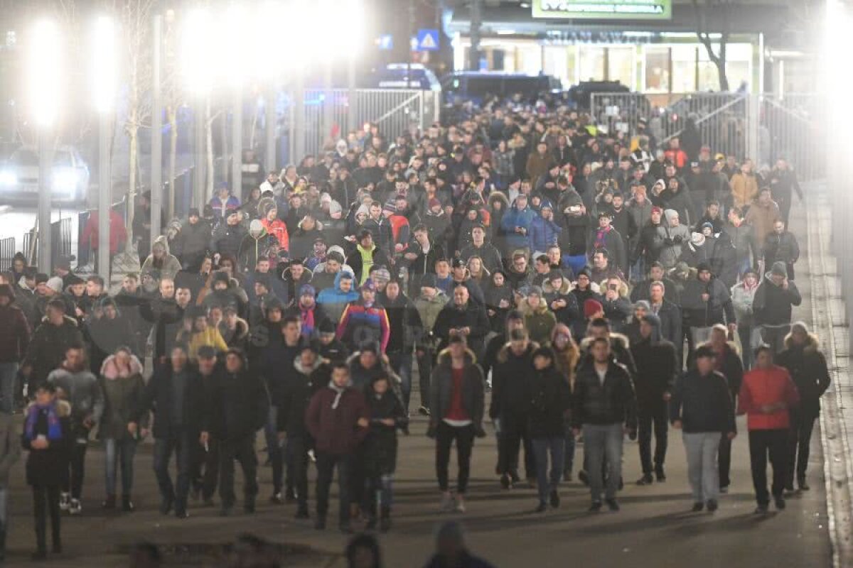 FCSB - CS U CRAIOVA // VIDEO + FOTO Atmosferă de zile mari pe Arena Națională! Oltenii, spectacol pirotehnic