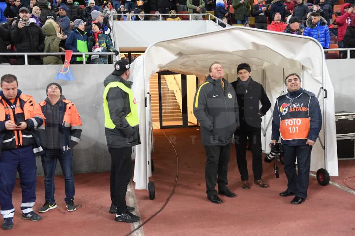FCSB - CS U CRAIOVA // VIDEO + FOTO Atmosferă de zile mari pe Arena Națională! Oltenii, spectacol pirotehnic