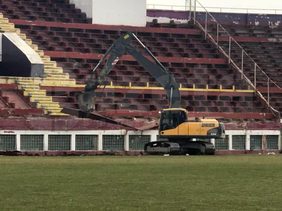 ATENȚIE, CADE GIULEȘTIUL! Buldozerele au intrat azi în arena Rapidului! Imagini în premieră 