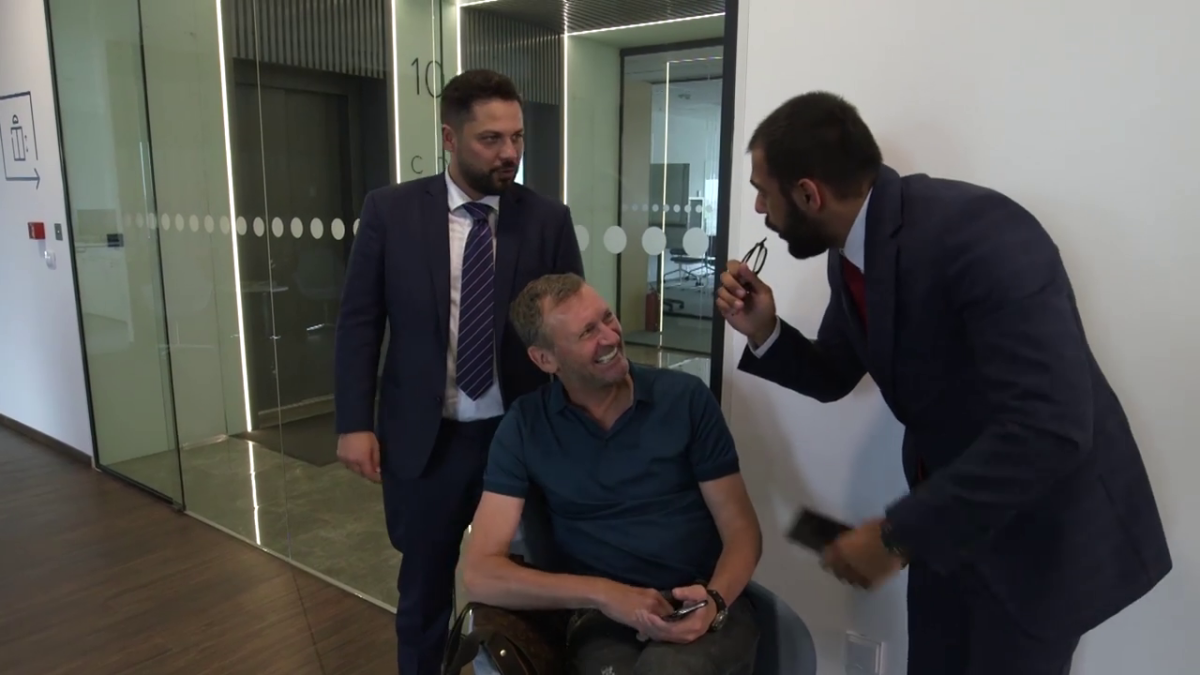 EXCLUSIV Sandra Izbașa și Gică Craioveanu joacă în filmul “Faci sau taci”, care se va lansa în cinematografe pe 15 martie: „Am filmat cu idiotul ăla!” :)