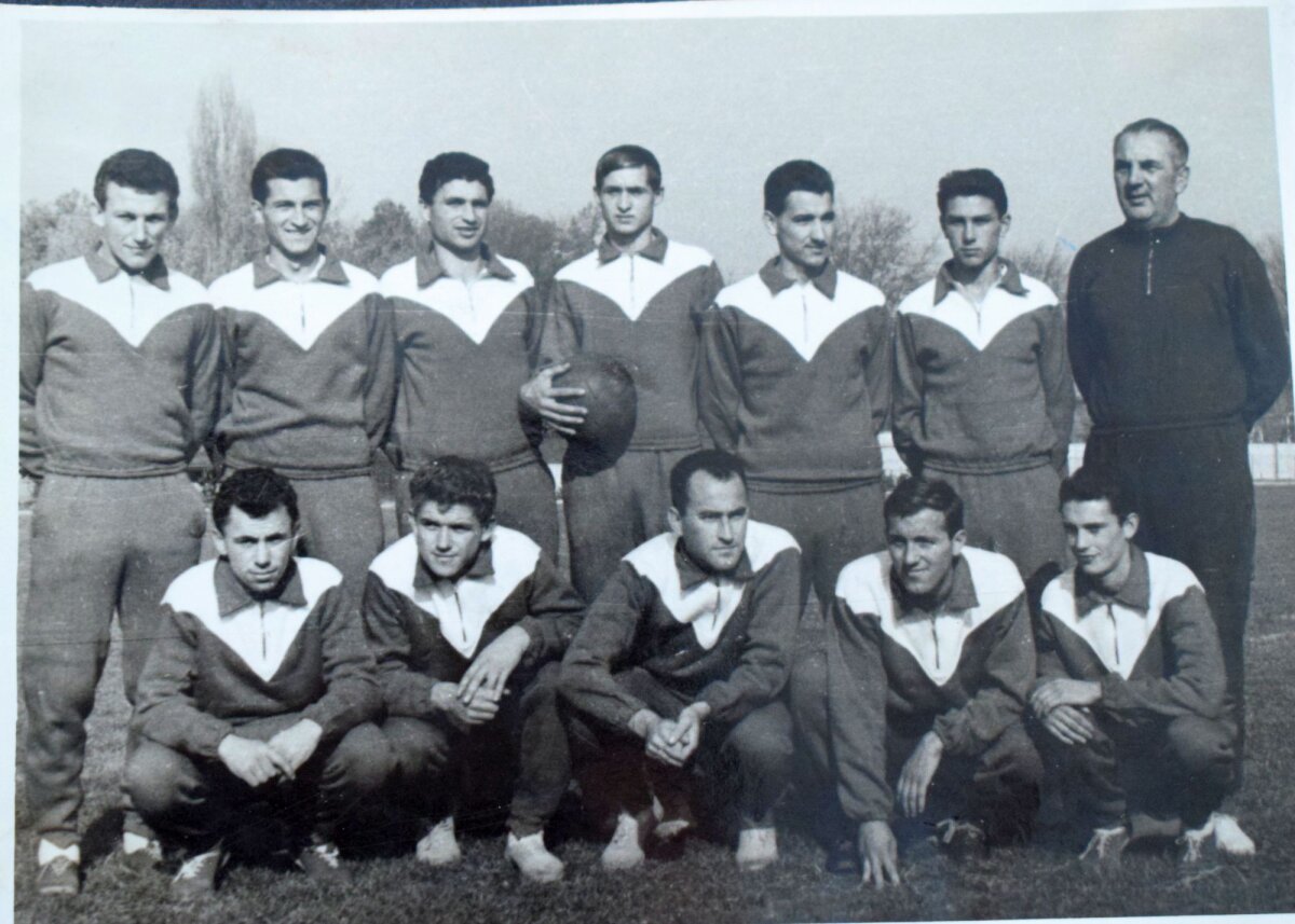 Interviu cu ultimul mohican din singura echipă de după Război care a luat Cupa României fără să fi fost vreodată în Liga 1: „Să ne-ajute Dumnezeu! Pardon, Comitetul de Partid!”