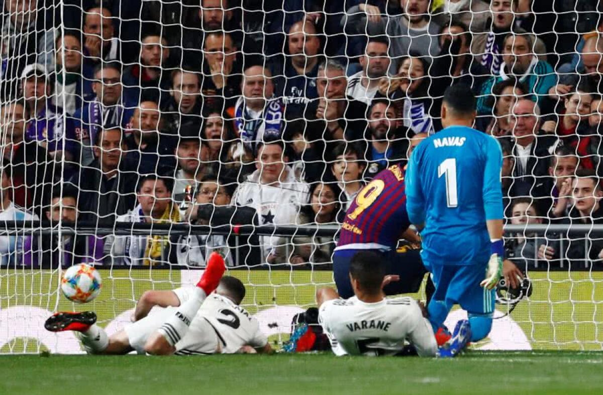 REAL MADRID - BARCELONA 0-3 // FOTO Genunchi franjuri! Imagine groaznică: autogol și autoaccidentare pentru Varane