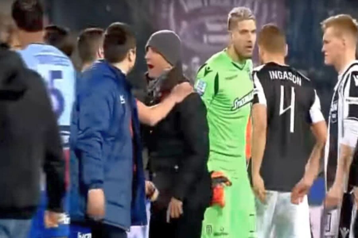 FOTO Răzvan Lucescu a intrat pe teren și s-a certat cu jucătorii și oficialii adverși: „O formație e prezentată ca Barcelona, alta ca un rahat!”