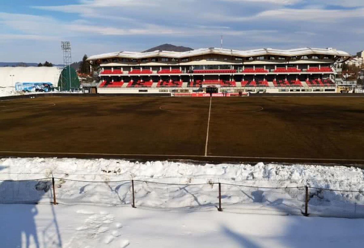 CSIKSZEREDA - CS U CRAIOVA // FOTO+VIDEO Déjà-vu pentru olteni? Cum arată gazonul de la Miercurea Ciuc înaintea ultimului meci din sferturile Cupei
