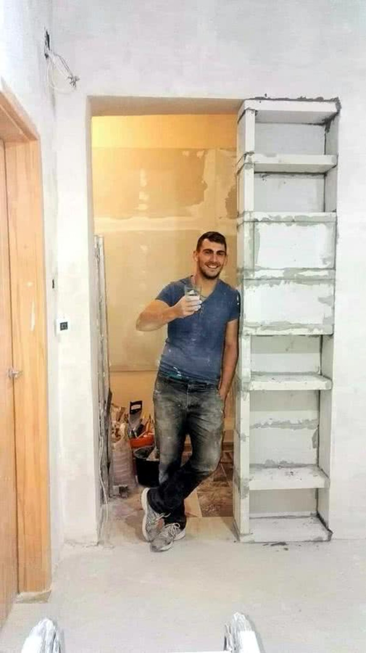 EXCLUSIV În 2013, Emil Imre cucerea aurul pentru România la FOTE » Apoi a fugit din România: „Am fost zugrav, am cărat cabluri și am întins lumini ca să câștig bani!”