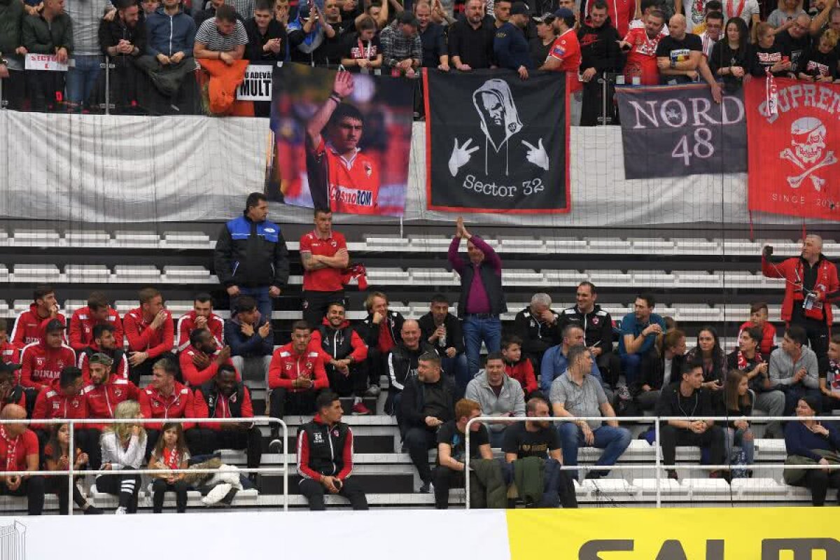 DINAMO - SPORTING // VIDEO+FOTO Mircea Lucescu și Mircea Rednic, în peluză la meciul de handbal cu Sporting » Atmosferă senzațională în Sala Dinamo!