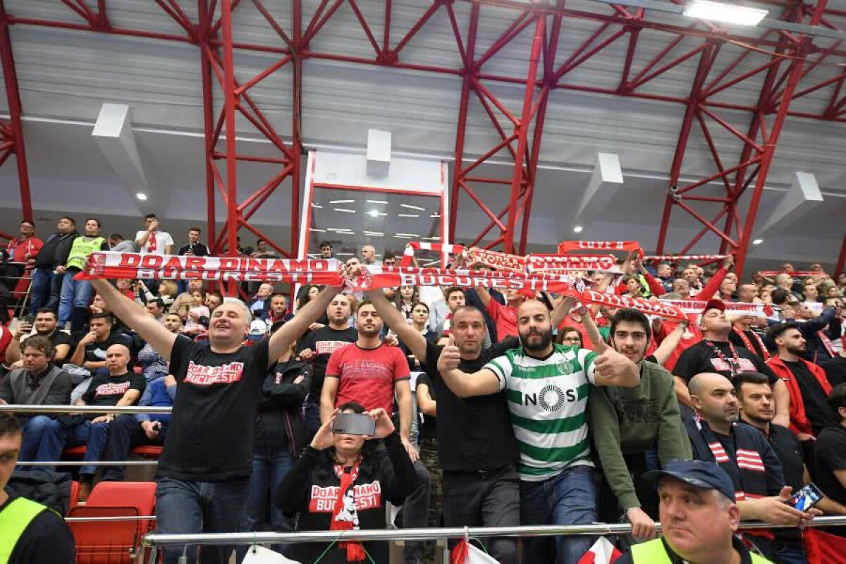 DINAMO - SPORTING // VIDEO+FOTO Mircea Lucescu și Mircea Rednic, în peluză la meciul de handbal cu Sporting » Atmosferă senzațională în Sala Dinamo!