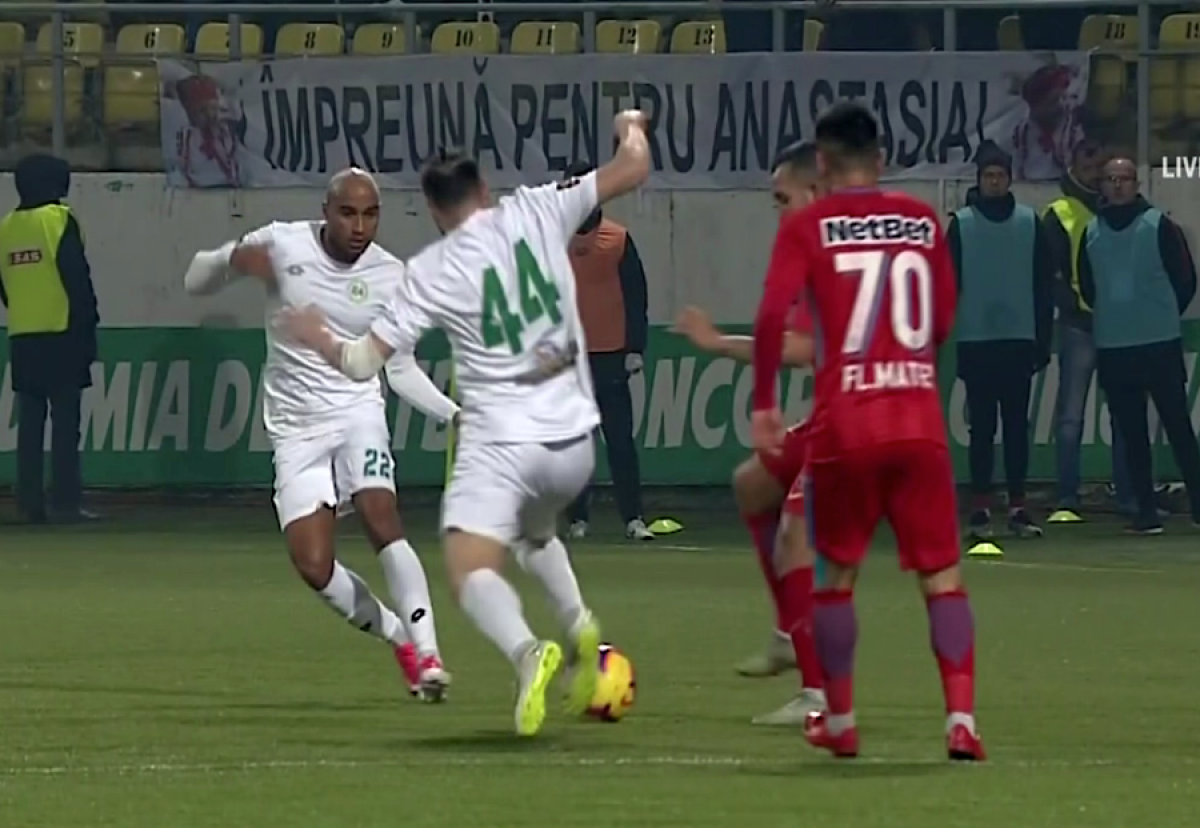 DINAMO - CHIAJNA // FOTO Adrian Ropotan, intrare caracteristică, similară cu cea din meciul contra FCSB! Are 7 cartonașe galbene în 8 meciuri