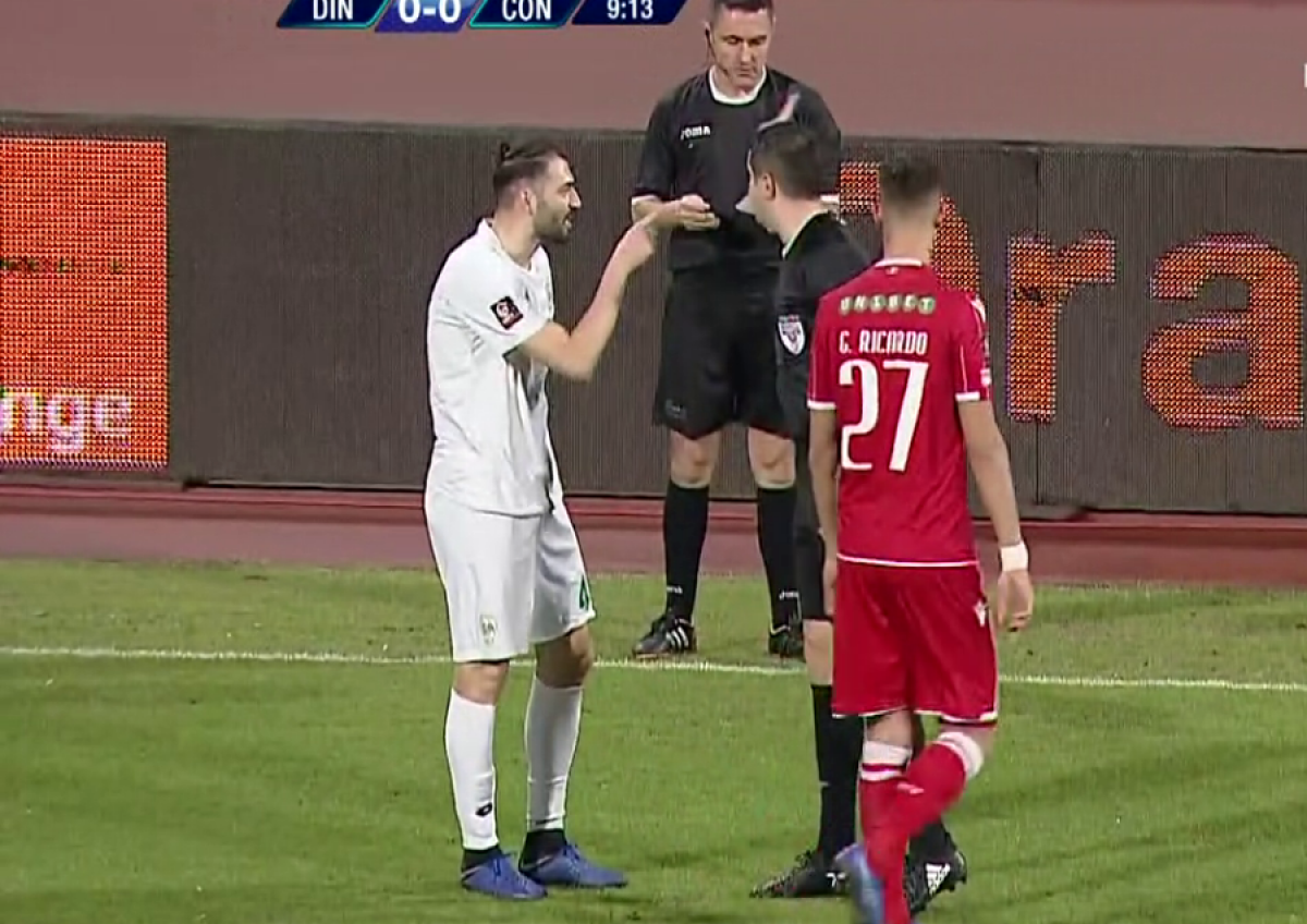 DINAMO - CHIAJNA // FOTO Adrian Ropotan, intrare caracteristică, similară cu cea din meciul contra FCSB! Are 7 cartonașe galbene în 8 meciuri