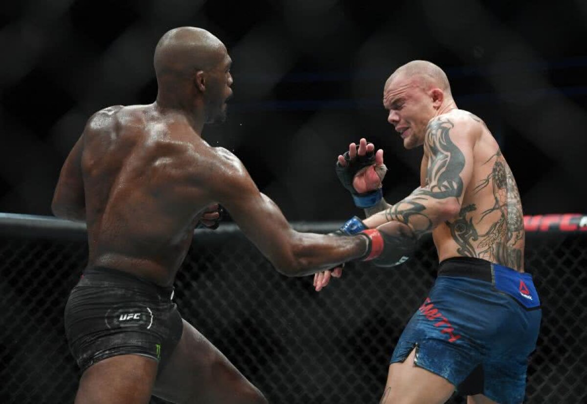 VIDEO + FOTO Jon Jones, campion suprem în UFC după lupta cu Anthony Smith: „N-am mai întâlnit așa ceva! Vorbea cu mine în timp ce îl loveam”