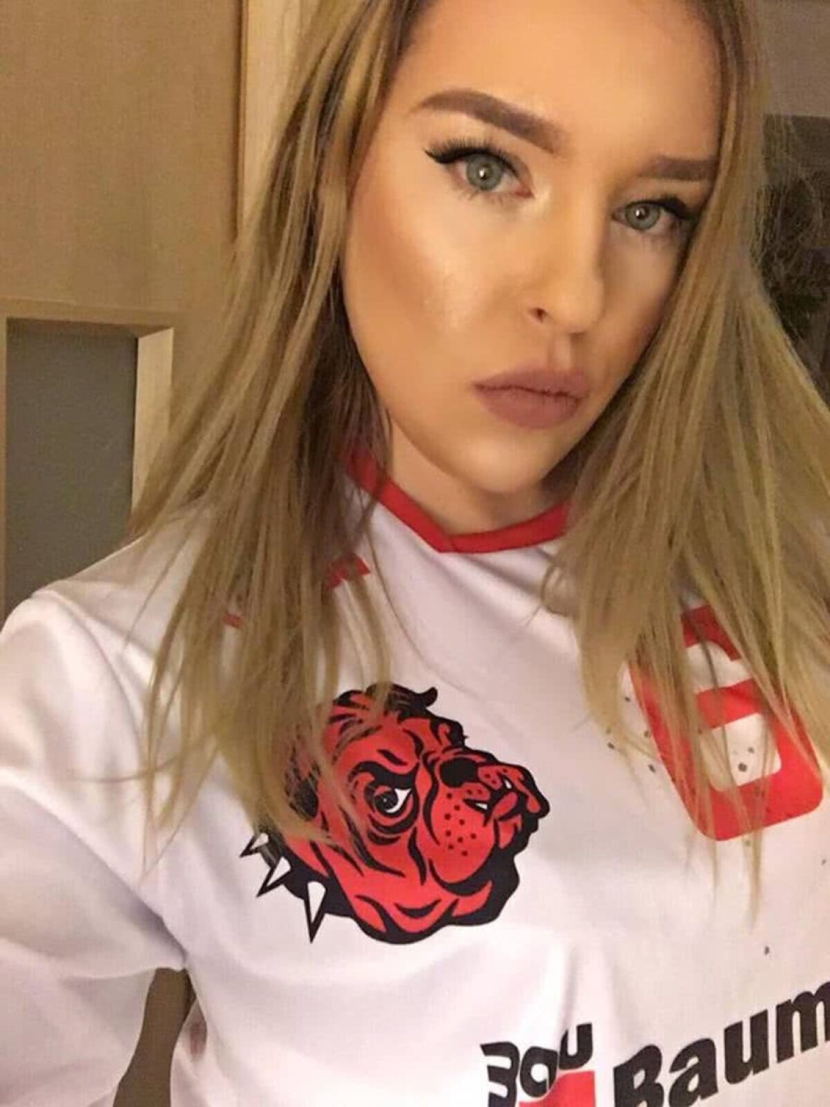 GALERIE FOTO Alexandra Șipoș, cea mai sexy fană a lui Dinamo: „Atenție! Am antrenor personal de box”