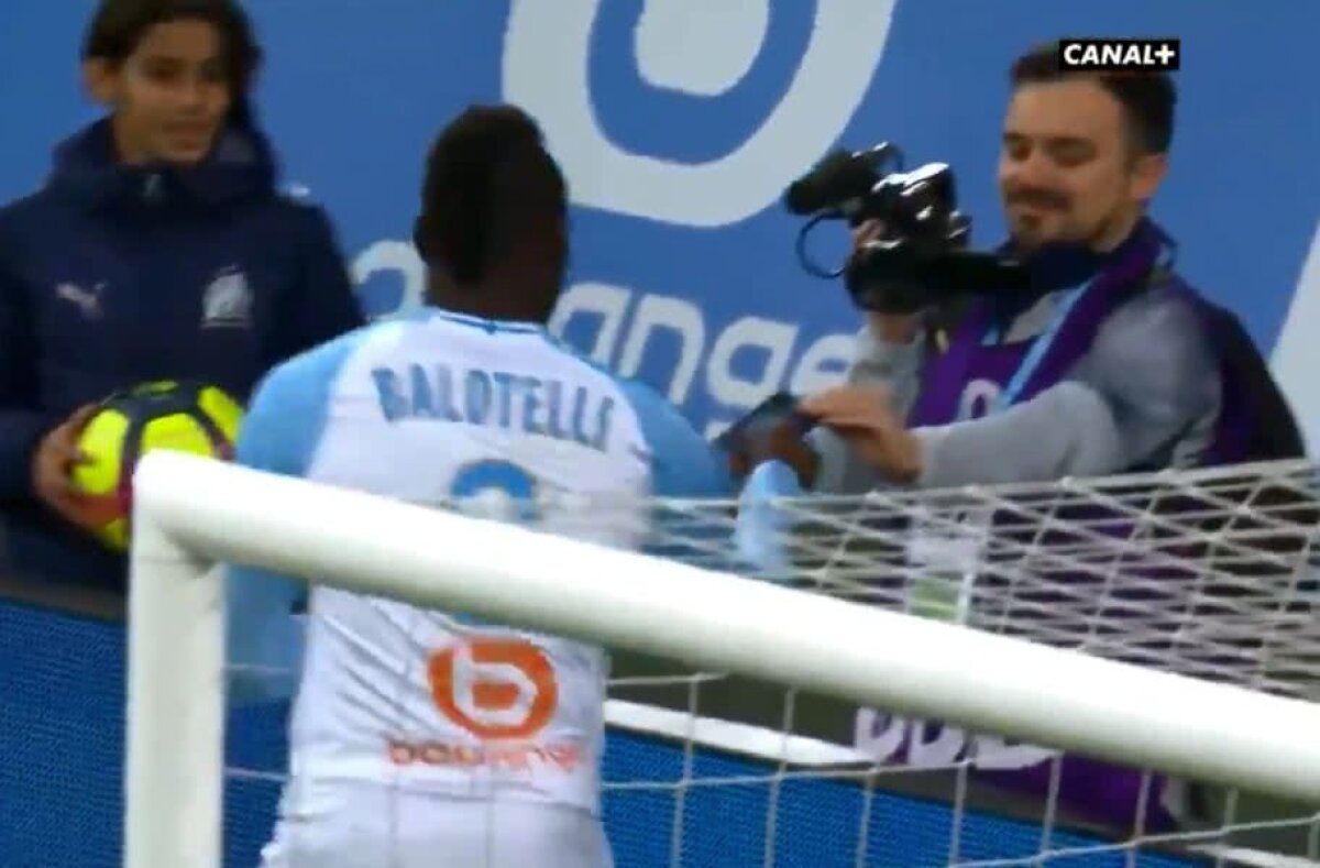 FOTO Bucurie nebună a lui Balotelli după golul superb marcat cu St. Etienne :D