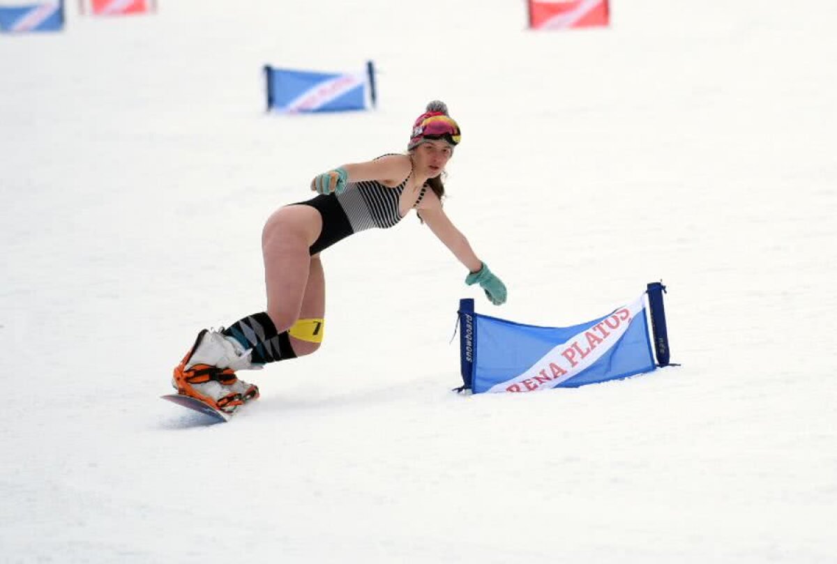 FOTO Show și fete frumoase la Bikini Race la Arena Platoș din Păltiniș » 14 tinere curajoase s-au întrecut îmbrăcate sumar pe zăpadă