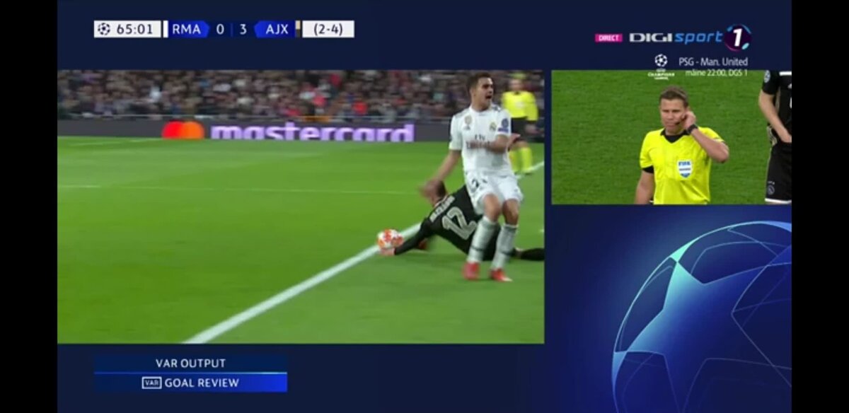 REAL MADRID - AJAX  1-4 //  FOTO Moment controversat în Real Madrid - Ajax » Gol acordat cu VAR pentru Ajax după o fază la limită