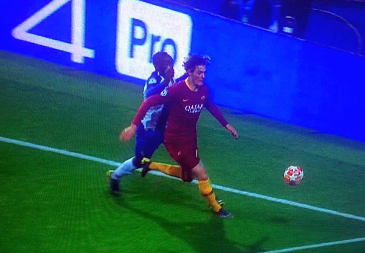 PORTO - ROMA // FOTO Cuneyt Cakir n-a dictat penalty la ultima acțiune! Italienii contestă decizia luată cu ajutorul VAR