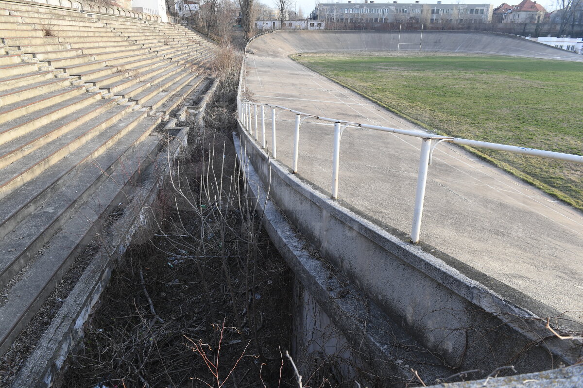 STADION DINAMO // VIDEO + FOTO EXCLUSIV Reportaj GSP în ruinele velodromului din „Ștefan cel Mare”: «monument» pentru unii,  «relicvă» pentru restul