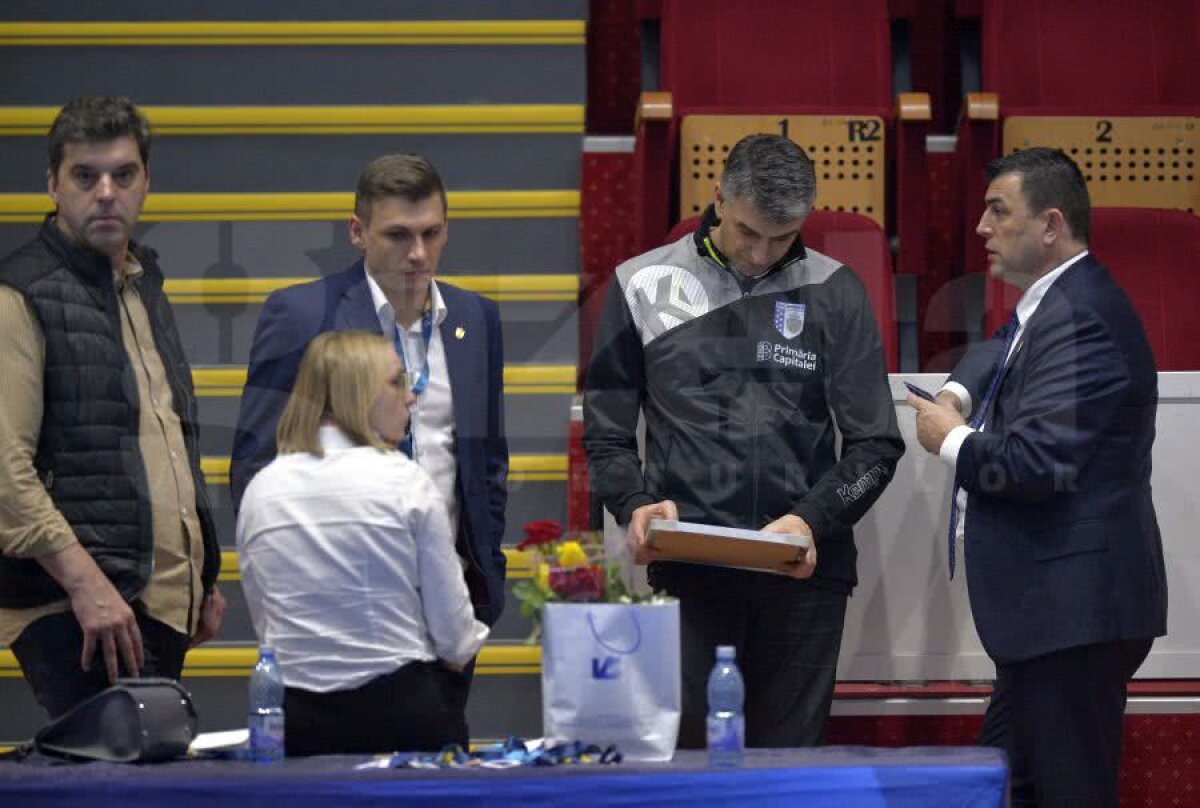 CSM BUCUREȘTI - THURINGER 23-23 // FOTO EXCLUSIV Dragan Djukici, băgat în ședință! Ultimatum: dacă nu bate Vâlcea, nu prinde meciurile din „sferturile” Ligii