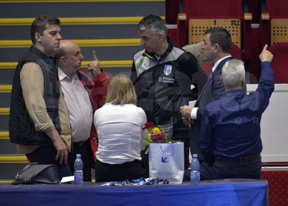 CSM BUCUREȘTI - THURINGER 23-23 // FOTO EXCLUSIV Dragan Djukici, băgat în ședință! Ultimatum: dacă nu bate Vâlcea, nu prinde meciurile din „sferturile” Ligii