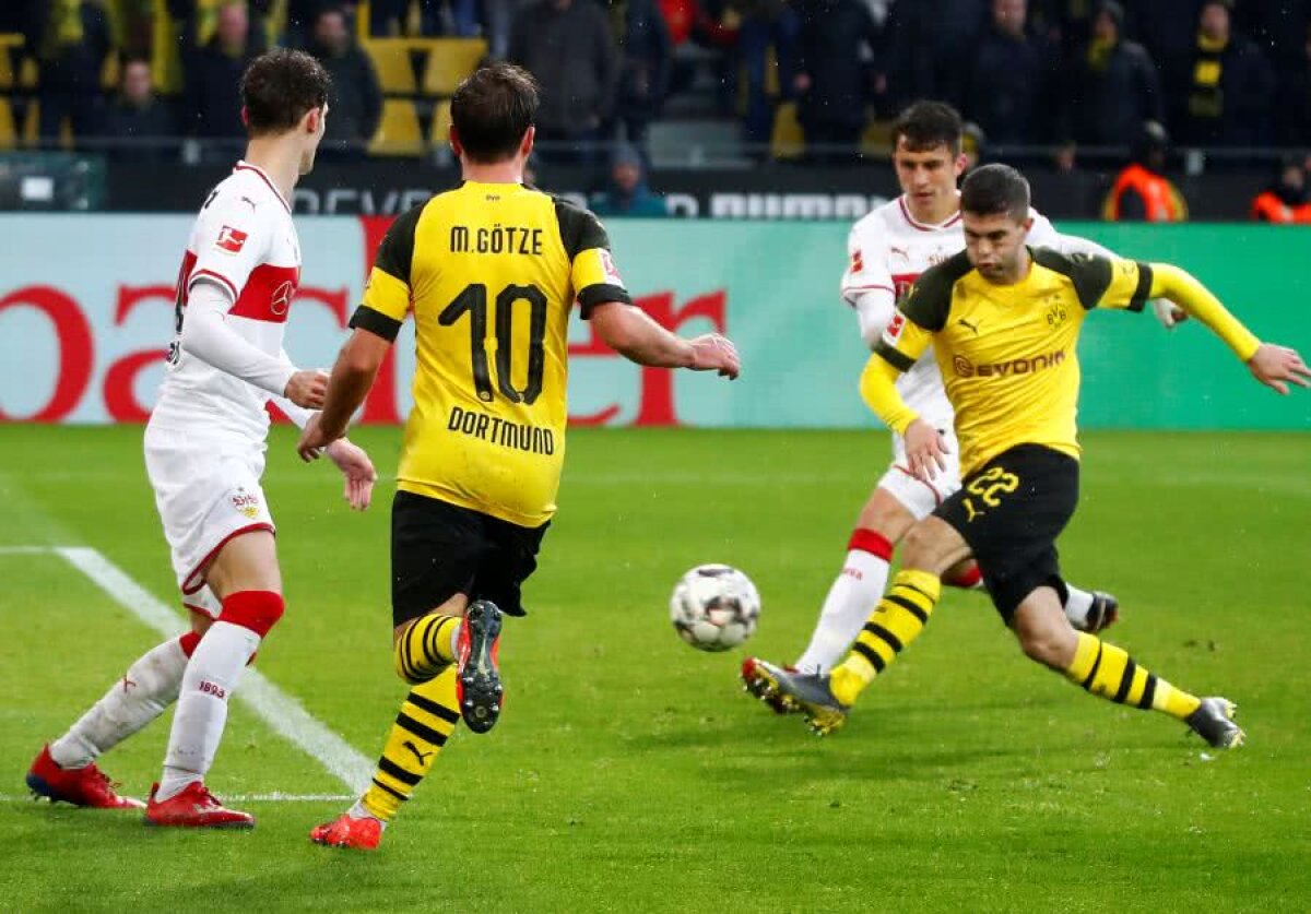 BUNDESLIGA // FOTO Bayern Munchen a demolat-o pe Wolfsburg și a revenit pe primul loc » Dortmund, emoții cu Stuttgart 