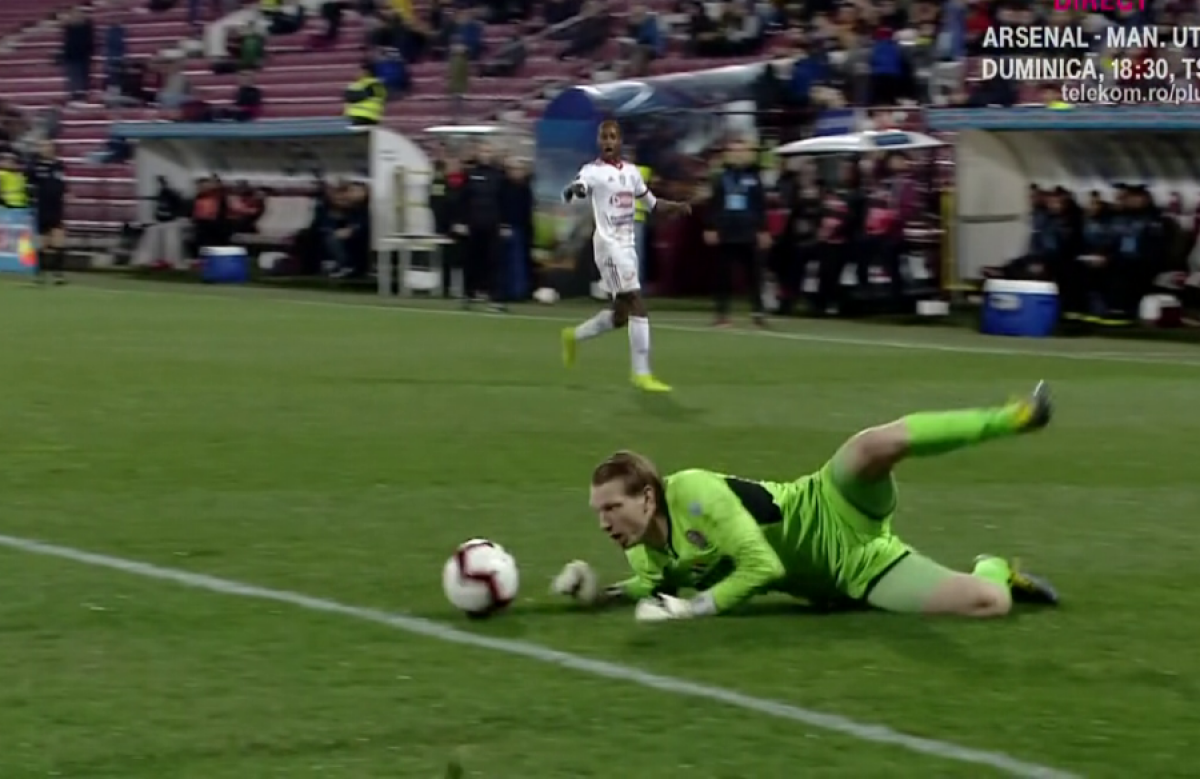 CFR CLUJ - SEPSI // FOTO A ieșit Arlauskis cu mingea din careu? Reluările au elucidat misterul