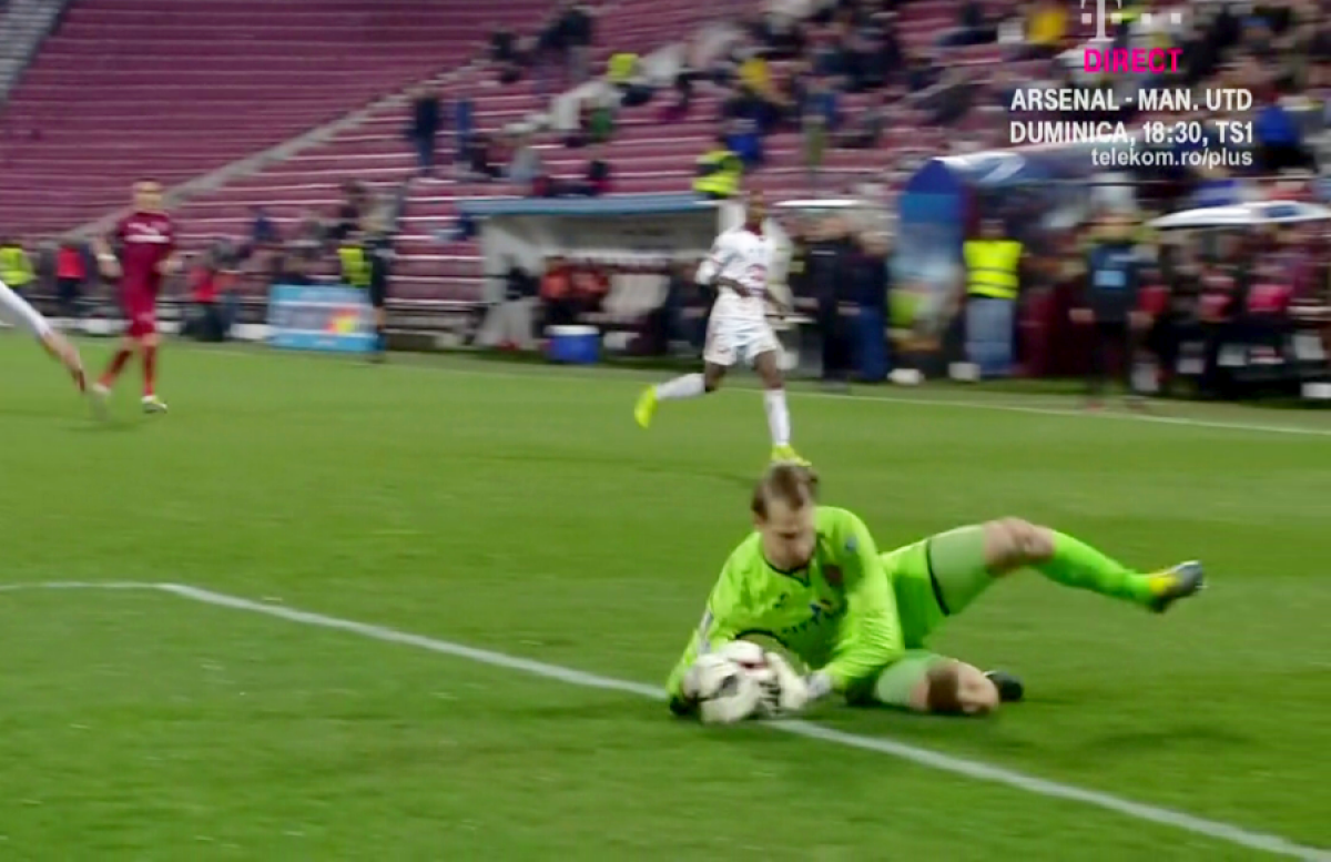 CFR CLUJ - SEPSI // FOTO A ieșit Arlauskis cu mingea din careu? Reluările au elucidat misterul